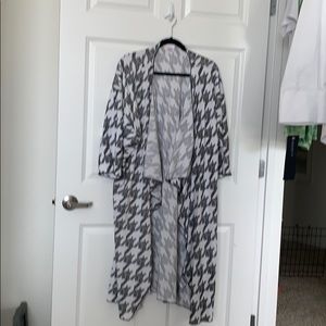 LuLaRoe Shirley Houndstooth